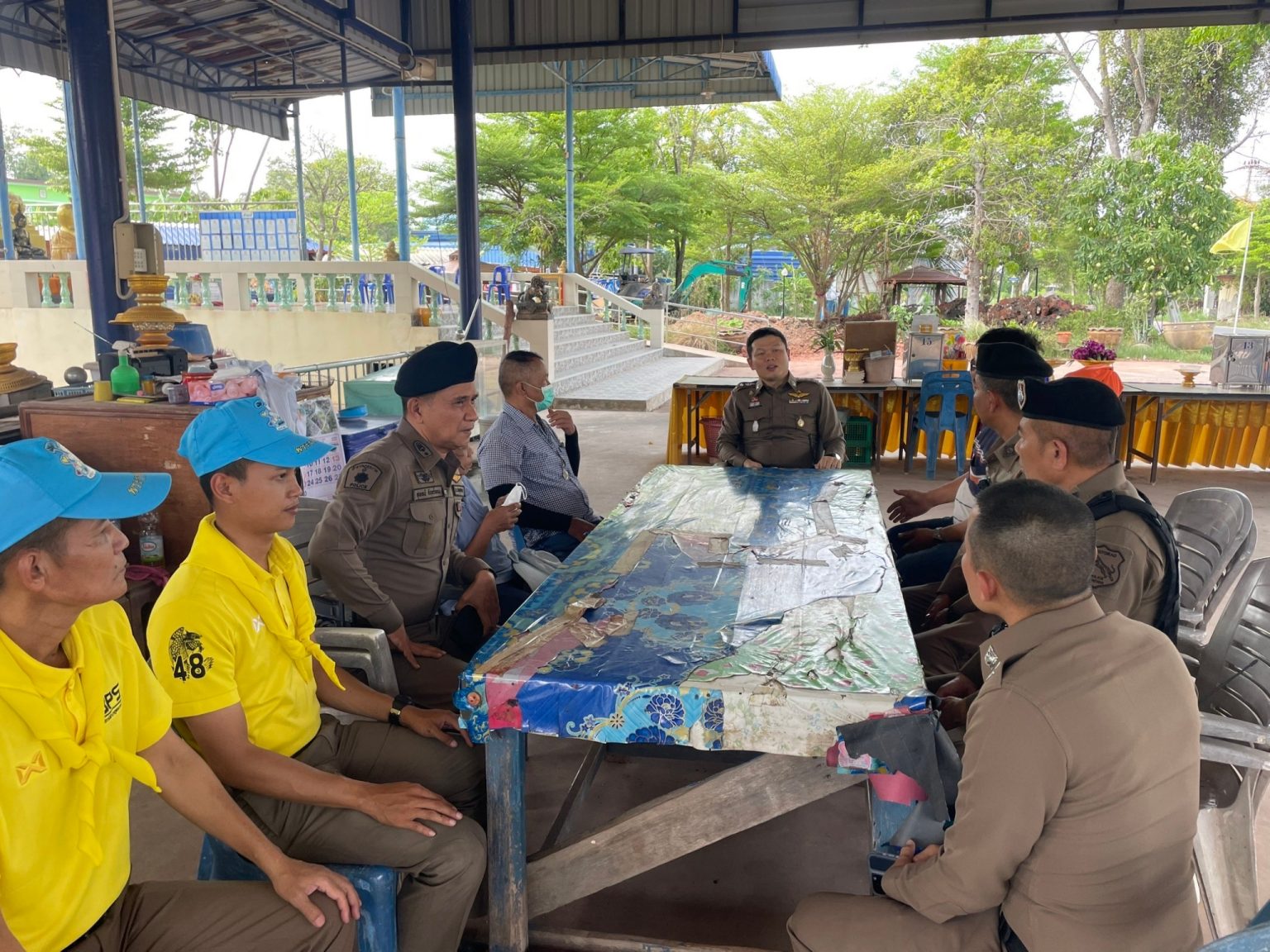 LINE_ALBUM_มอบสิ่งของ ม.4 บางน้ำวน_๒๔๐๔๐๕_16