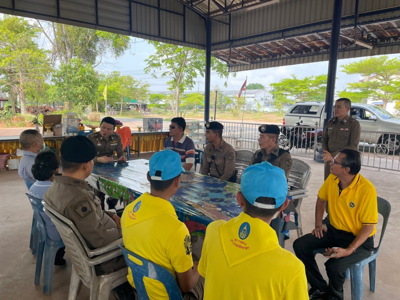 LINE_ALBUM_มอบสิ่งของ ม.4 บางน้ำวน_๒๔๐๔๐๕_20